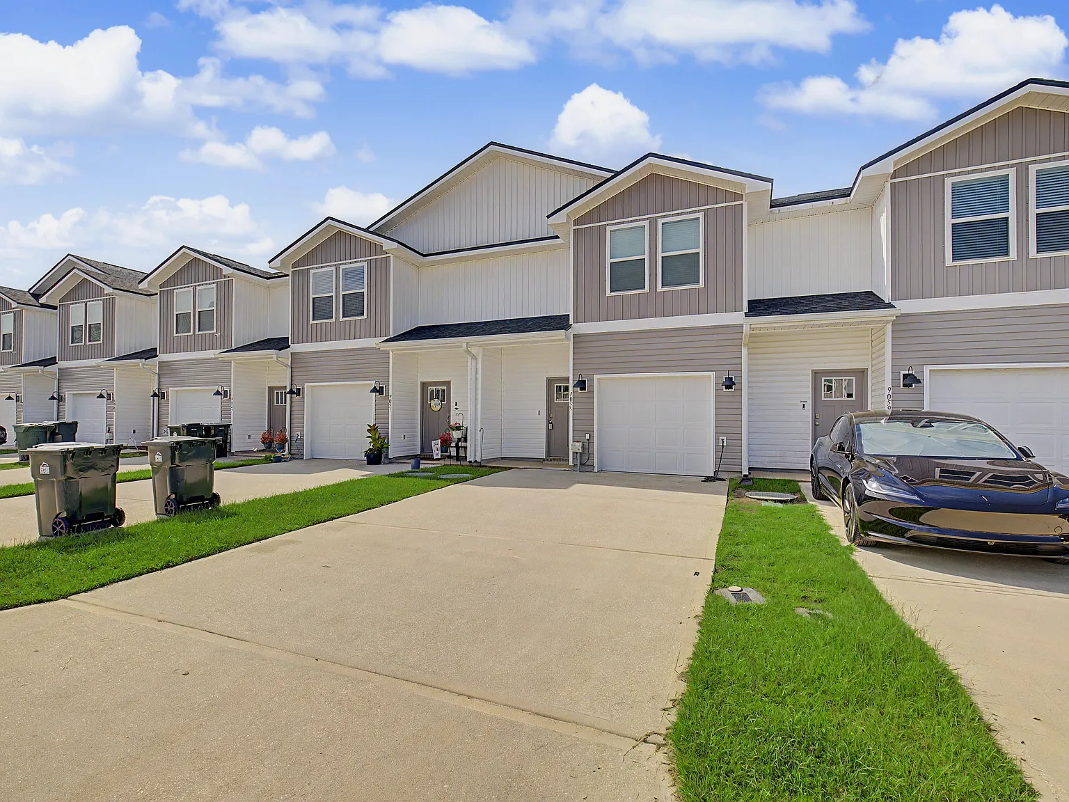 Golden Eye Drive 9055 - 1 — Photo 1