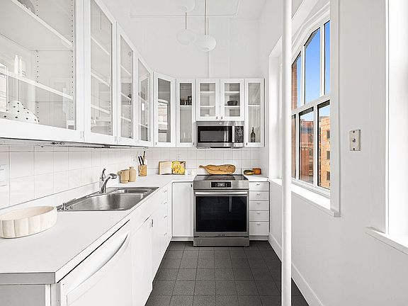 4th image of 55 Prince St APT 5F