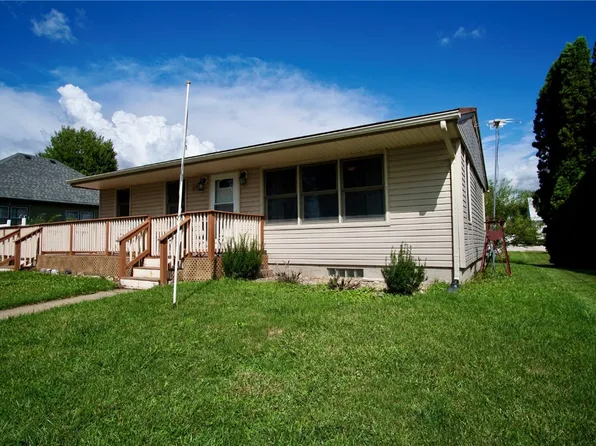 200 Hall Ave, Lowden, IA 52255
