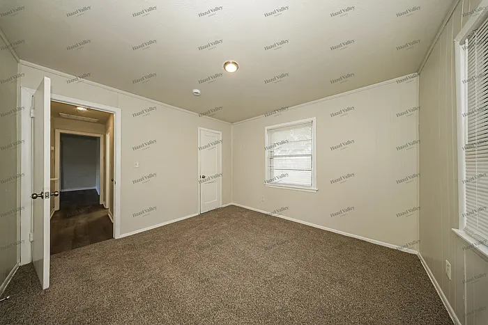 1529 SW 37th St — Photo 8