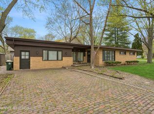 28W463 Main St, Warrenville, IL 60555