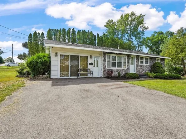 101 Moyer Heights Dr, Liverpool, NY 13088