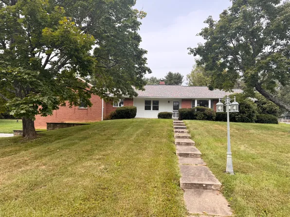 2710 Academy Dr, Westminster, MD 21157