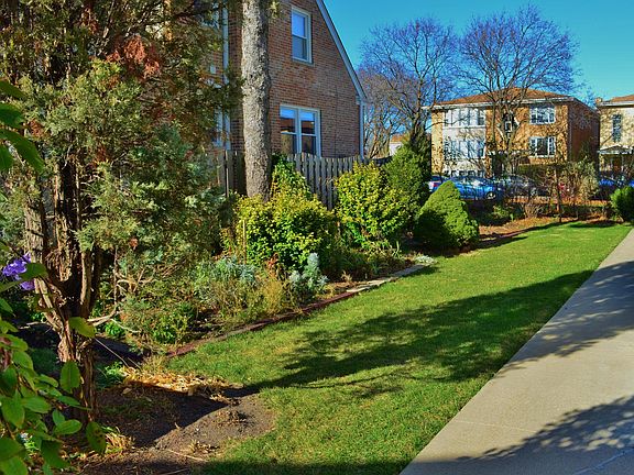 Yard w/ garden