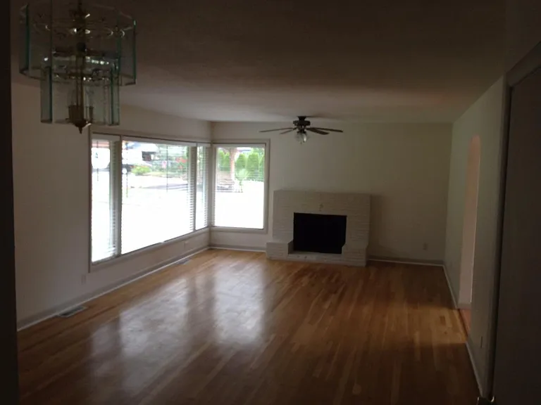 1024 NW Joy Ave — Photo 6