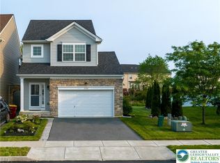 2096 Huntington Ln, Easton, PA 18040