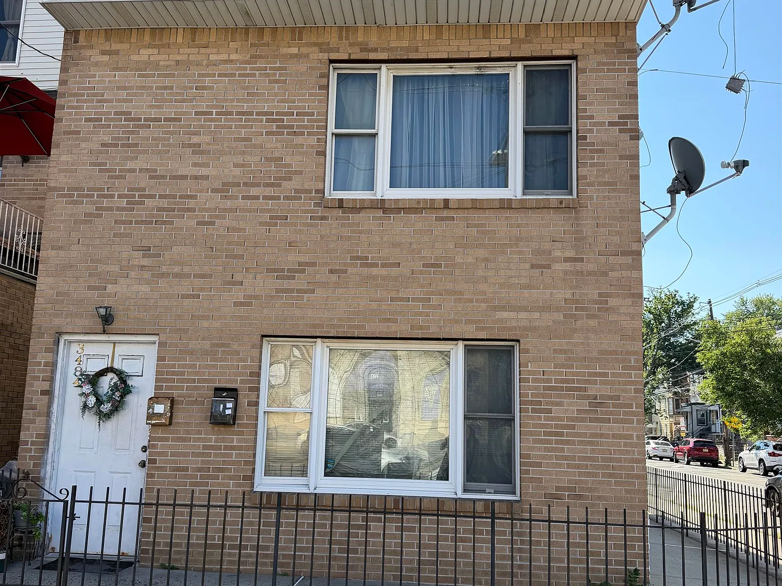 3 bed, 2.0 bath, 2964 sqft, $2,800 — Photo 1