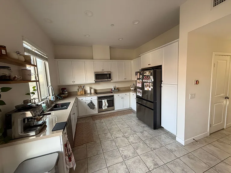 909 Brown St — Photo 8