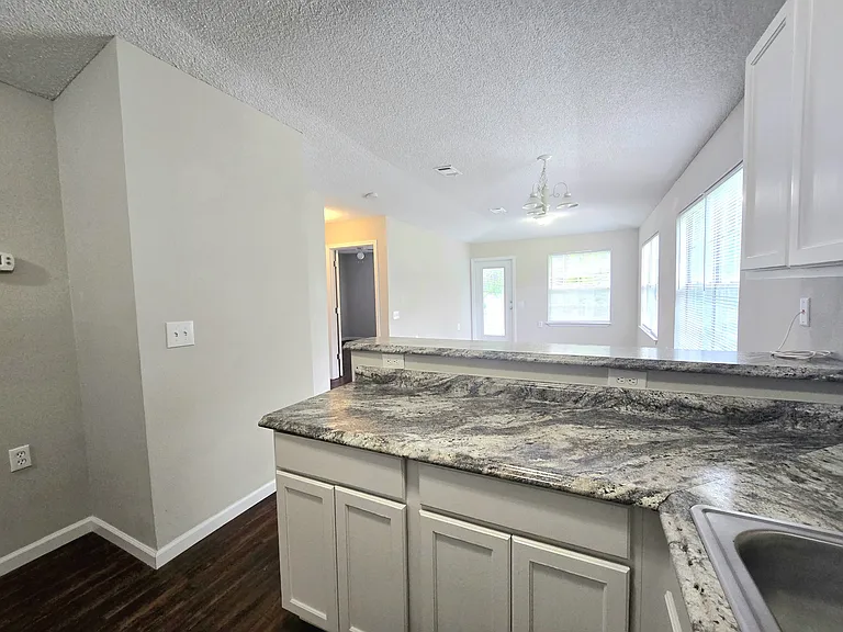 9692 Cobblebrook Dr — Photo 8