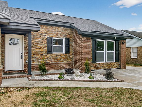 3rd image of 215 Horseshoe Dr
