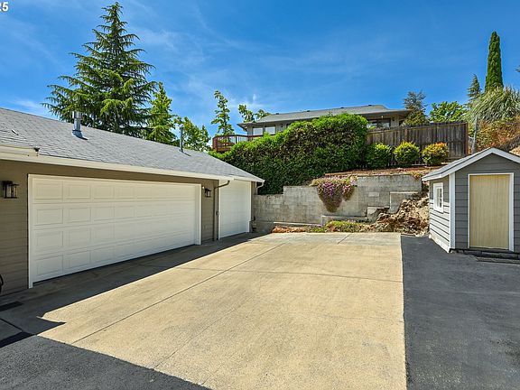 5th image of 441 NW Galaxy Dr
