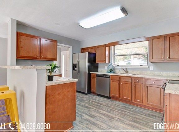 5th image of 3930 Sierra Madre Dr S