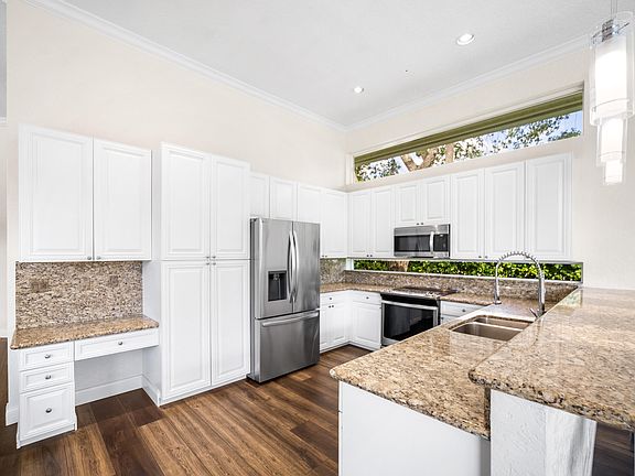 3rd image of 7276 NW 63rd Terrace