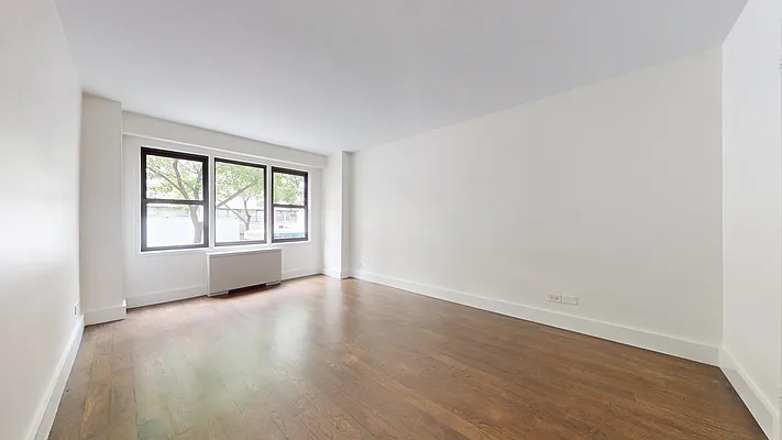 Rented by Bond New York | media 8