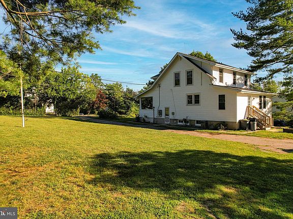 3rd image of 2524 Old Frederick Rd