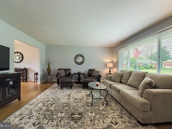 5th image of 3000 Chelmsford Ln