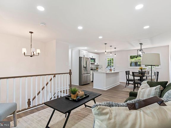 3rd image of 301 Sorel Ct