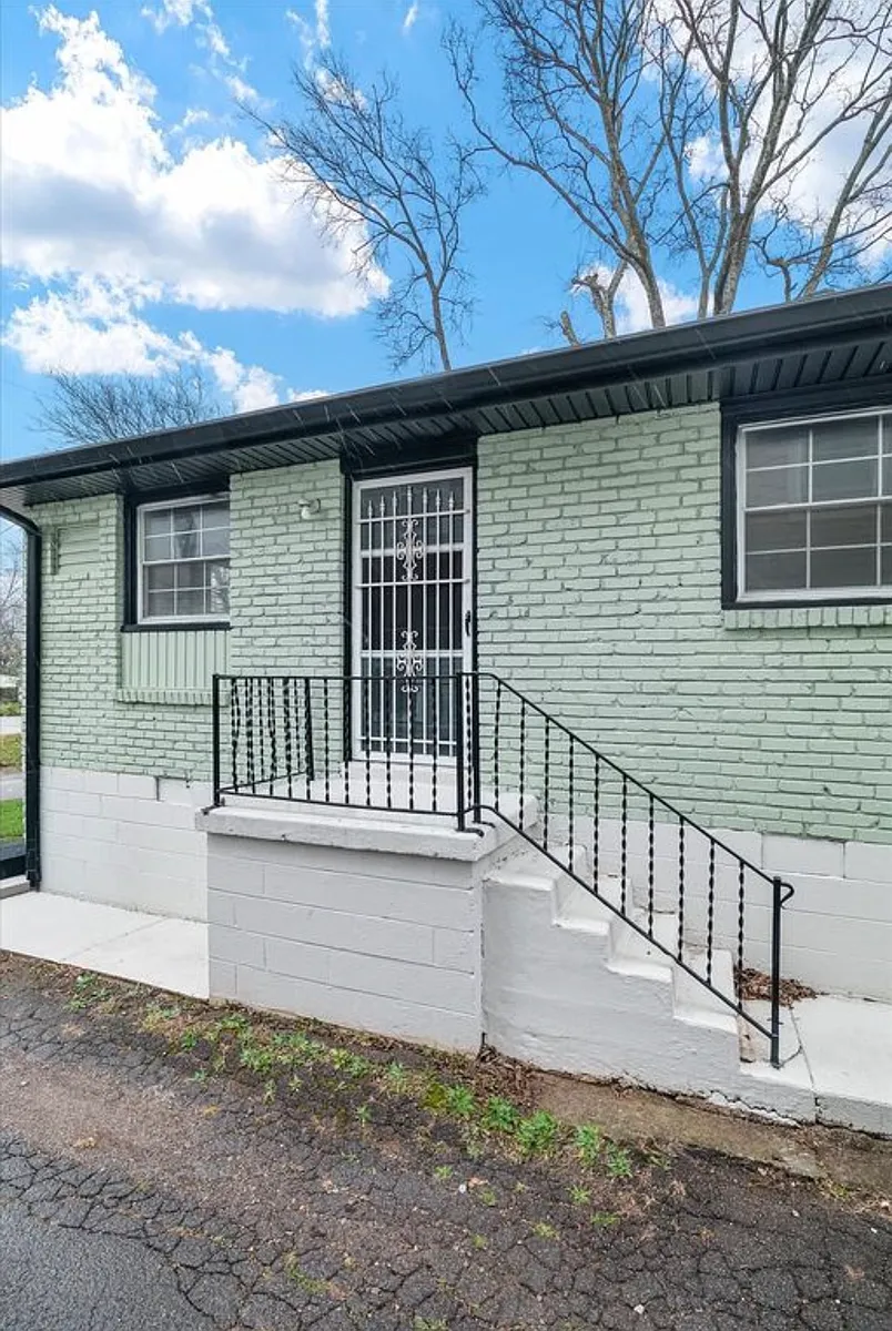 Building Photo - 319 Morton Ave #A