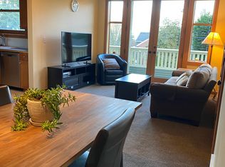 1555 Auburn Pl E, Seattle, WA 98112