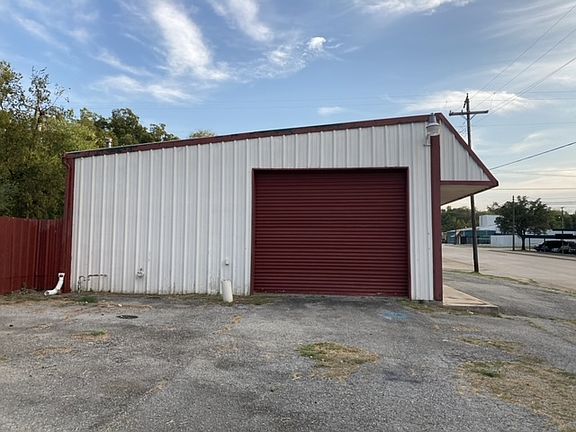 3rd image of 800 S Crockett Ave #1