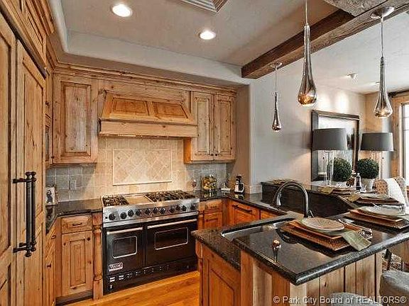 4th image of 8902 Empire Dr #402