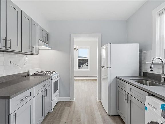 3rd image of 95 King St Floor 2