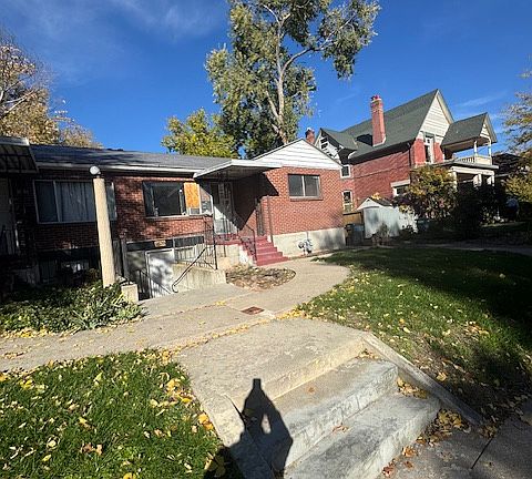 2nd image of 953 E Logan Ave #A