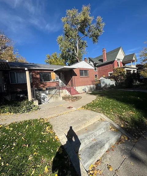 951 E Logan Ave #B — Photo 1