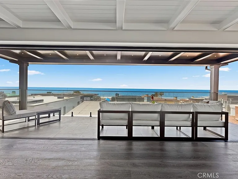 511 Bayview Dr — Photo 2