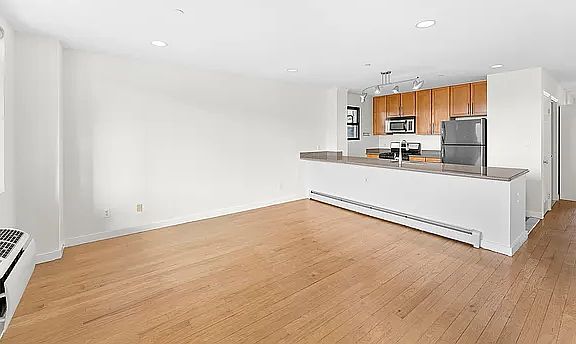 2nd image of 467 W 163rd St APT 6