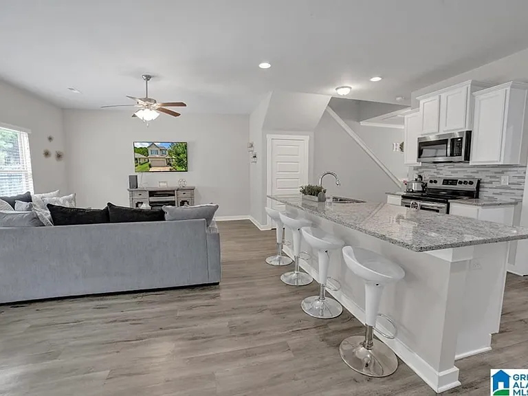 590 Briar Ridge Cir — Photo 2