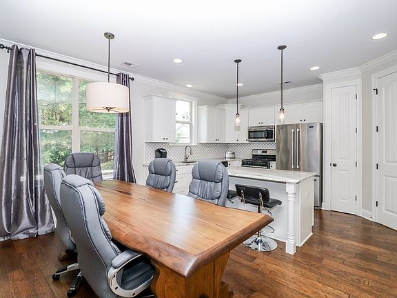 5th image of 123 Lakes Dr S