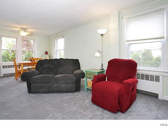 3rd image of 301 Memorial Dr