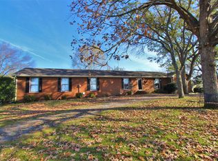 525 E Oakdale Dr, Lebanon, TN 37087