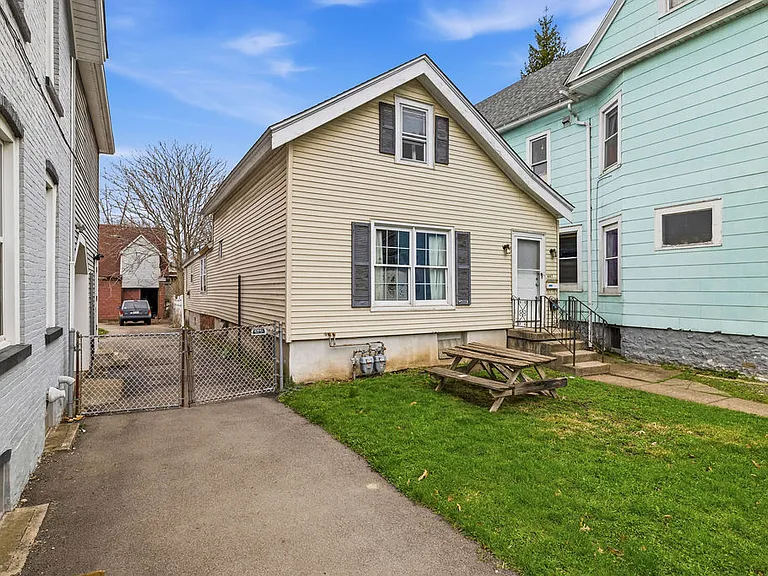 647 Prospect Ave #1 — Photo 22