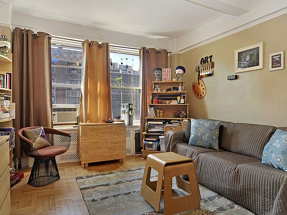 5th image of 433 W 34th St APT 14d
