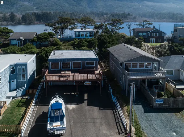 868 N Pacific St, Rockaway Beach, OR 97136