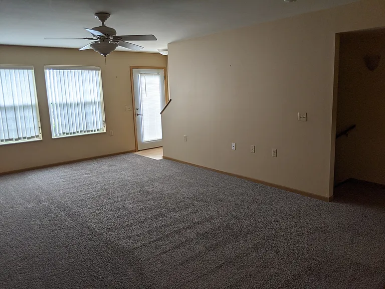 5733 Lexington St — Photo 5