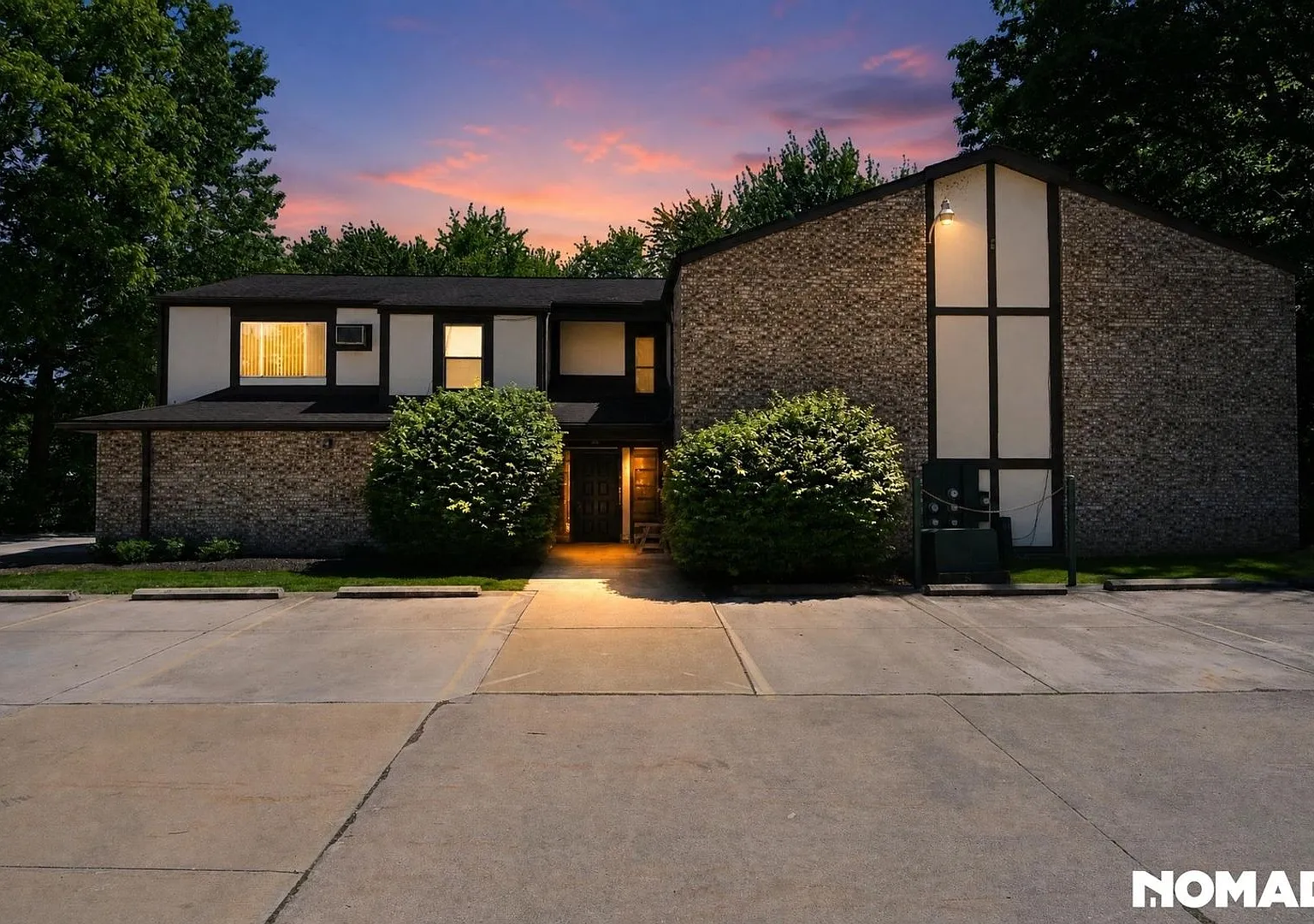 Charming 2br/2bath Condo In Westlake, Ohio — Photo 3