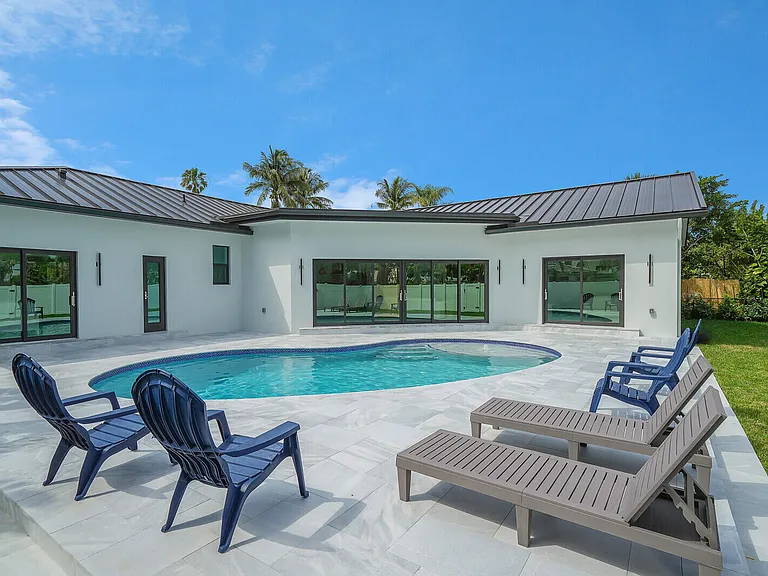 1248 N Harbor Dr — Photo 45