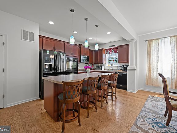 5th image of 129 Sirius Dr