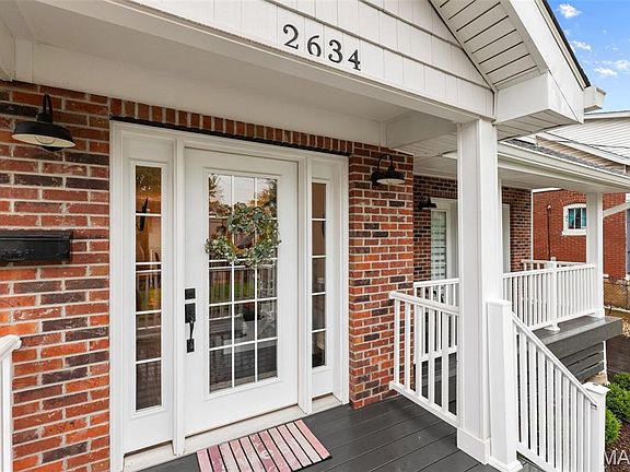 3rd image of 2634 Lyle Ave
