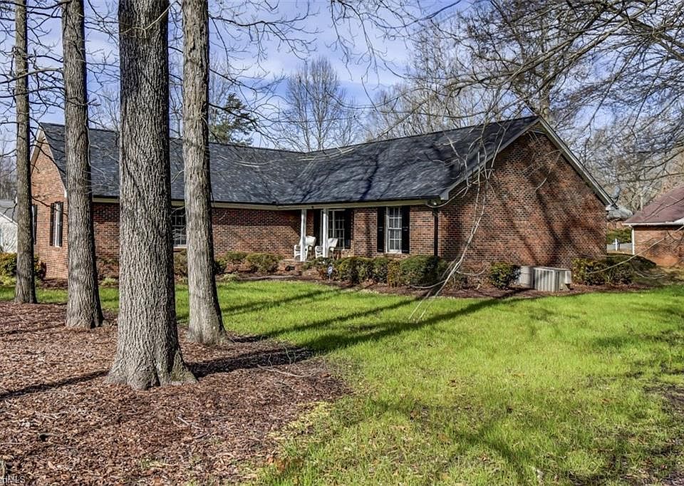 1st image of 202 Westgate Dr