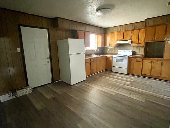 3rd image of 2968 Oak St