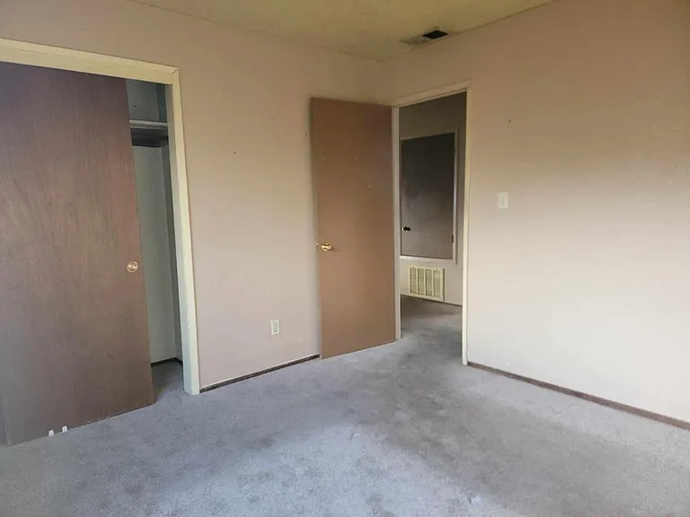 5328 Clark St — Photo 8