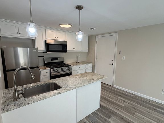 3rd image of 267 Branford Rd #203