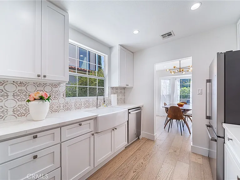 5143 Newcastle Ave — Photo 9