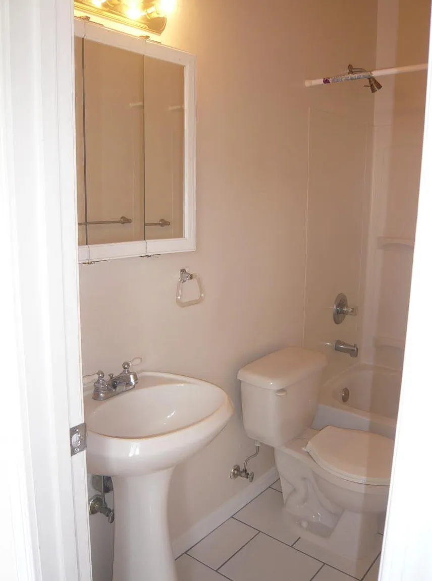 2 bed, 1000 sqft, $1,950 — Photo 4