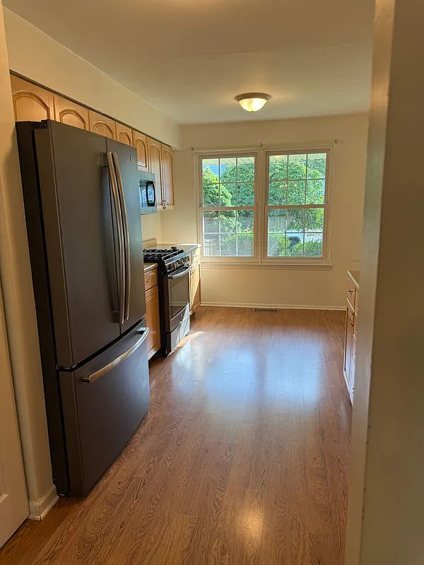 3 bed, 2.5 bath, 1476 sqft, $2,650 — Photo 3