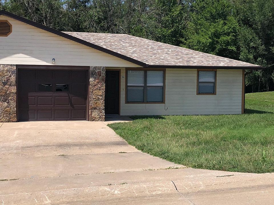 1st image of 104 Irwin Dr #104